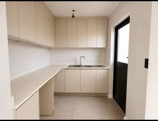 3 BEDROOM HOUSE FOR SALE IN PALM LAKES ESTATE